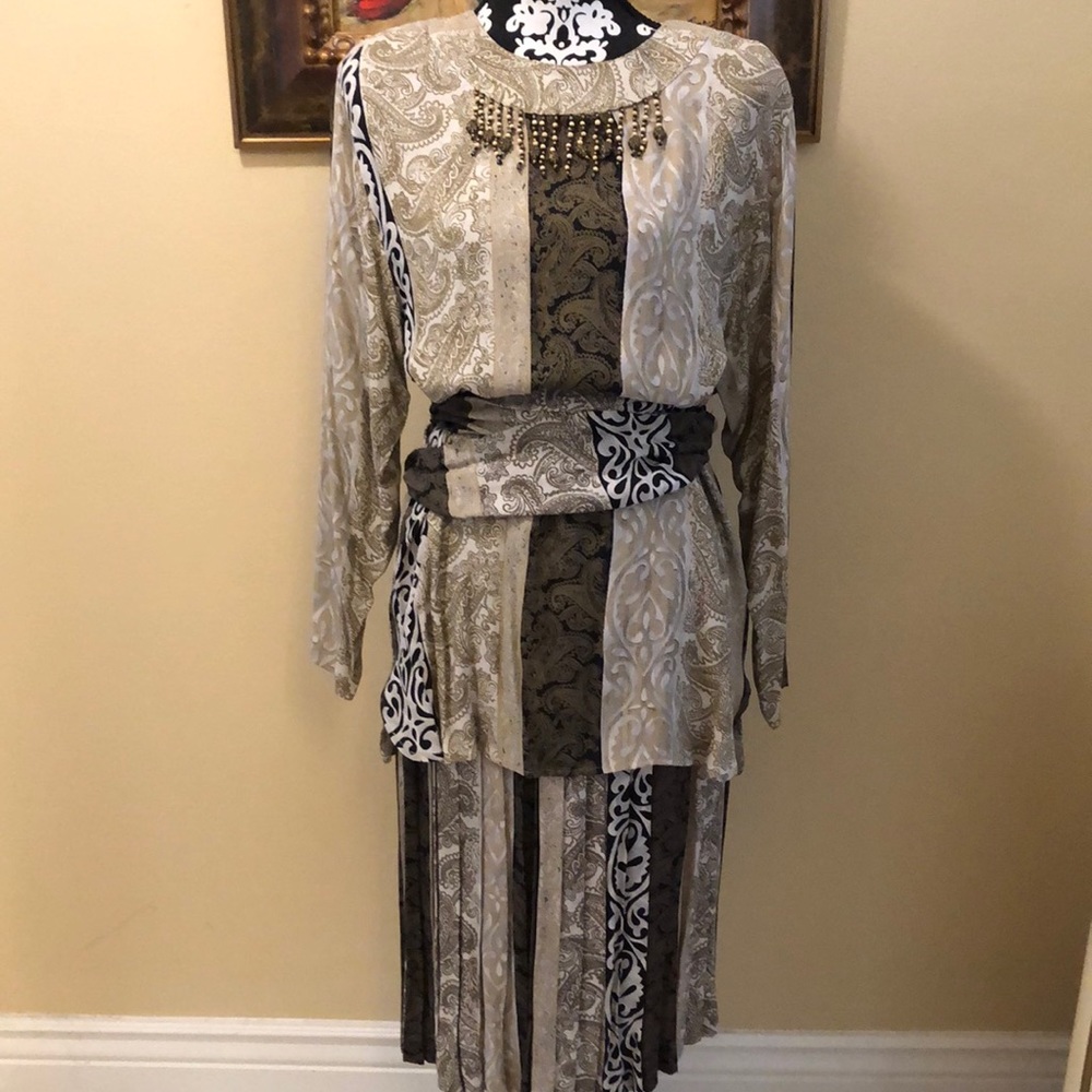 🤎Carole Little 2-Pc Damask Pleated Skirt & beaded neck tunic + infinity sash